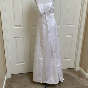 Never Worn W/tags . BRAND NEW David’s Bridal Strapless Wedding Dress Size 4